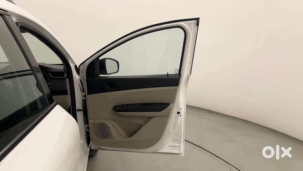 Renault Triber Rxt, 2022, Petrol