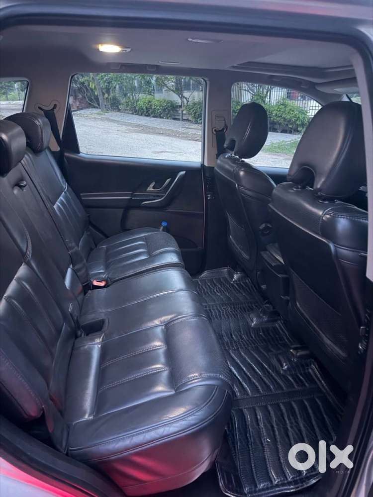 2017 Mahindra Xuv500 W10 Automatic (silver) – Good Condition – ₹7,00,0