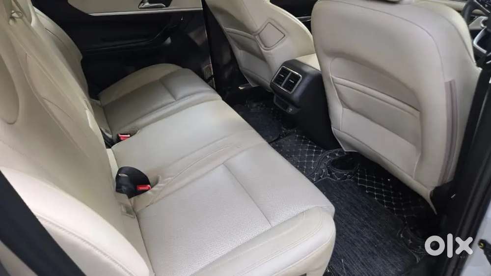 Mahindra Xuv700 2024 Diesel At Well Maintained