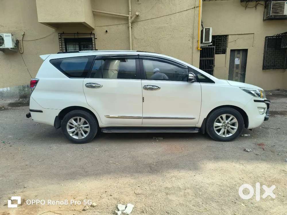 Toyata Inova Cresta 2.8 Z Aotu.