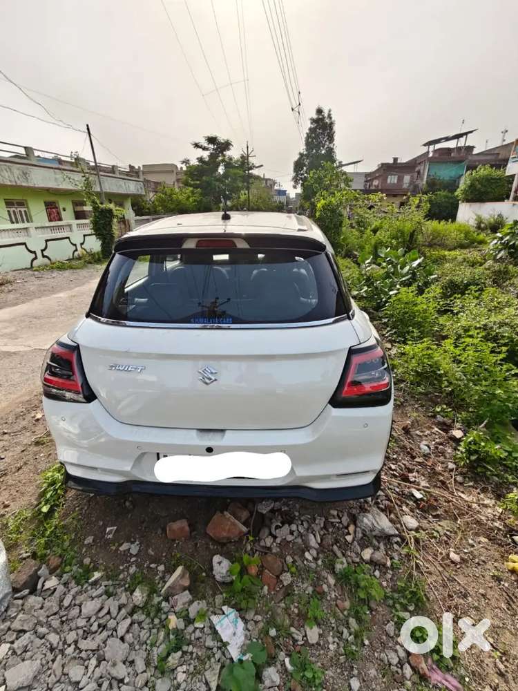 Maruti Suzuki Swift 2025 Petrol 1575 Km Driven In Showroom Condition