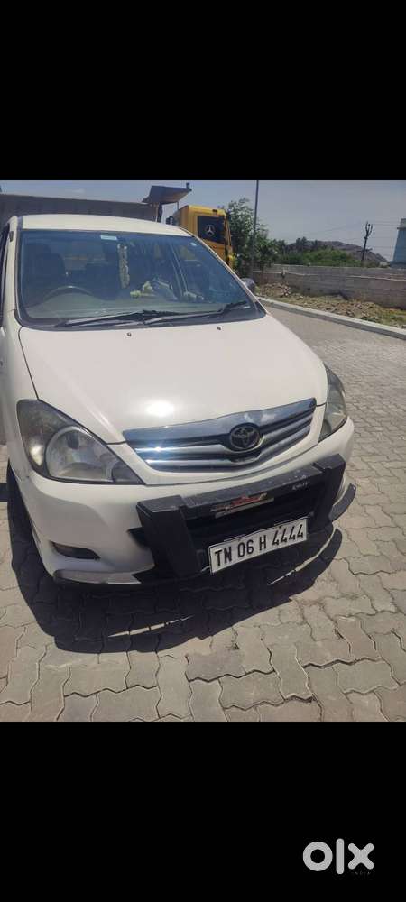 Toyota Innova Crysta 2011 Diesel 150000 Km Driven