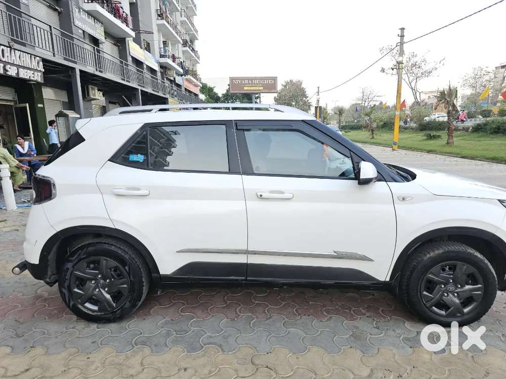 Hyundai Venue 2022 Petrol Well Maintained