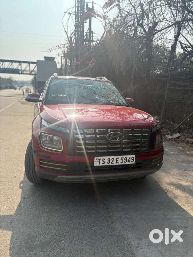 Hyundai Venue 2023 Diesel Well Maintained