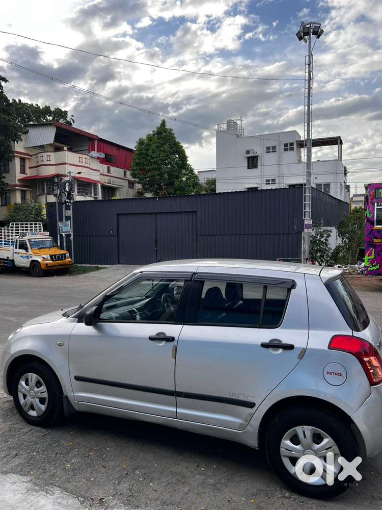 Maruti Suzuki Swift Vxi, 2011, Petrol