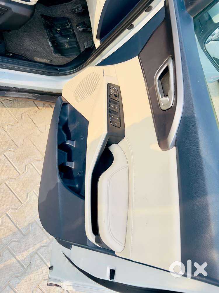 Kia Carens Clavis, 2025, Petrol