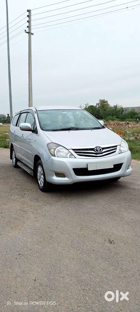 Toyota Innova 2004-2011 2.5 V Diesel 7-seater, 2011