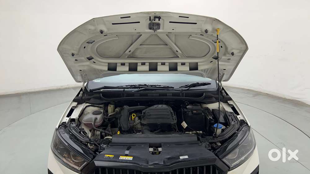 Skoda Slavia Style 1.0l Tsi At, 2023, Petrol