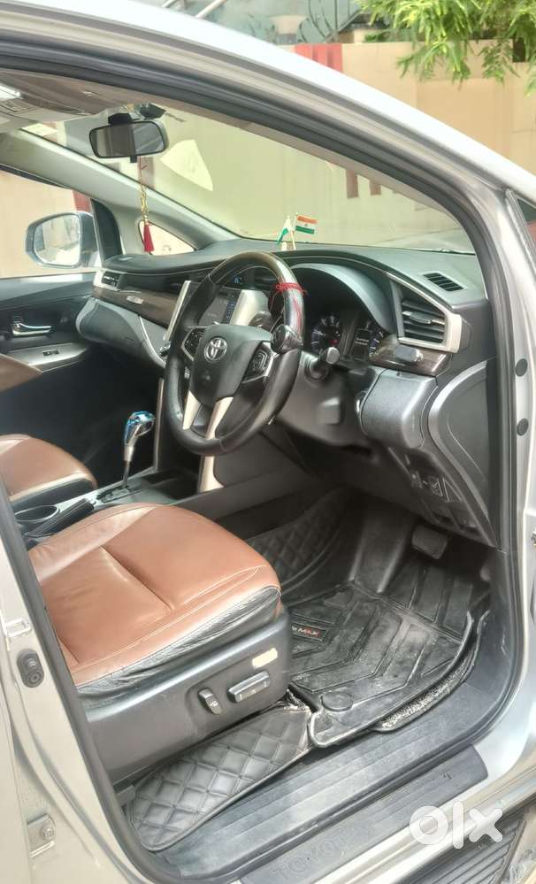 Toyota Innova Crysta 2.8 Zx At 7 Seater, 2016, Diesel