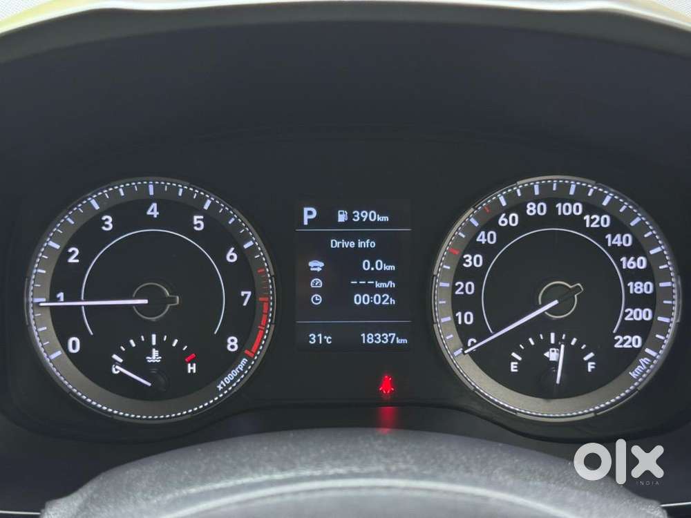 Hyundai Venue 2021 Petrol 18337 Km Driven Well Maintained