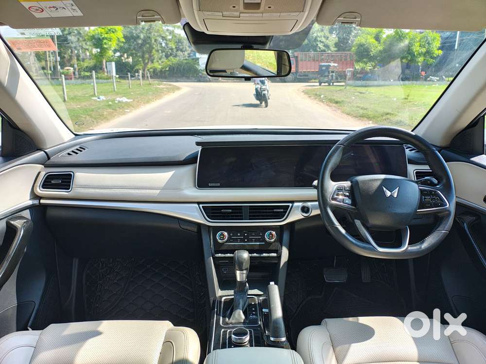 Mahindra Xuv700 2.2 Ax 7 Diesel At Str, 2021, Diesel