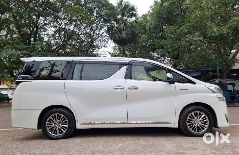 Toyota Vellfire Vip – Executive Lounge, 2022, Cng & Hybrids
