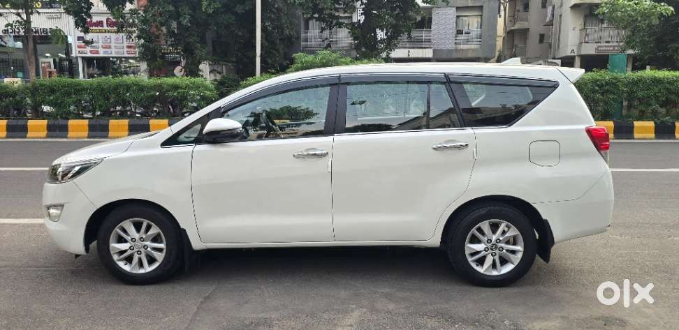 Toyota Innova Crysta 2.8 Gx At 8 Seater, 2017, Diesel