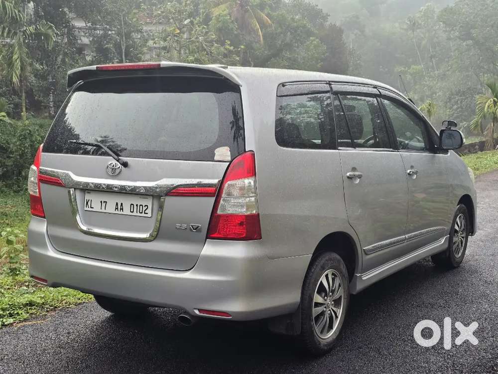 Toyota Innova 2015 V Model 8 Str..re...up To Kl