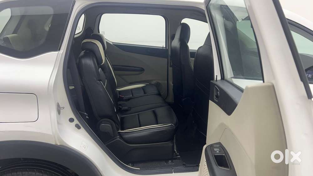 Renault Triber Rxt, 2023, Petrol