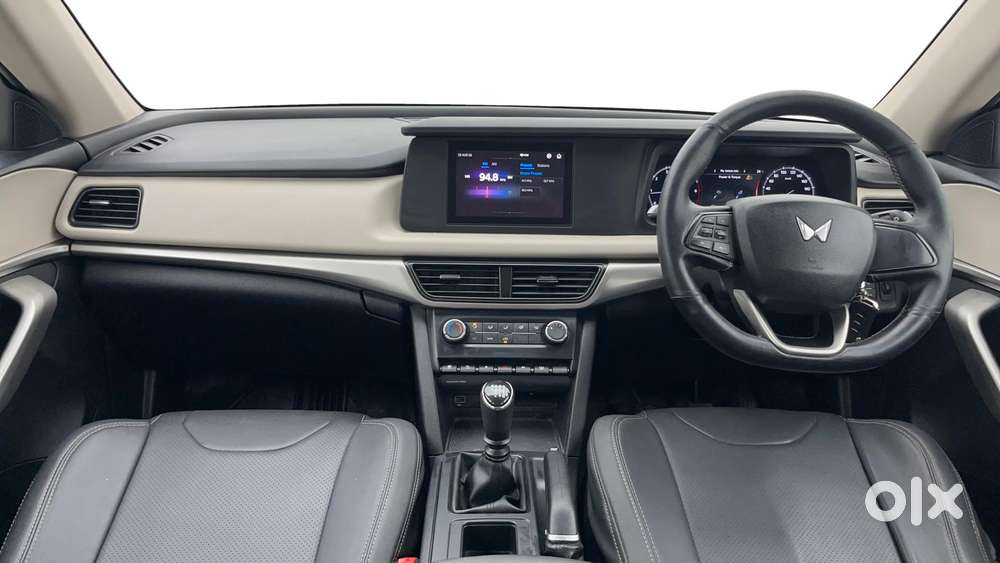 Mahindra Xuv700 2.0 Mx Petrol Mt 5 Str, 2022, Petrol