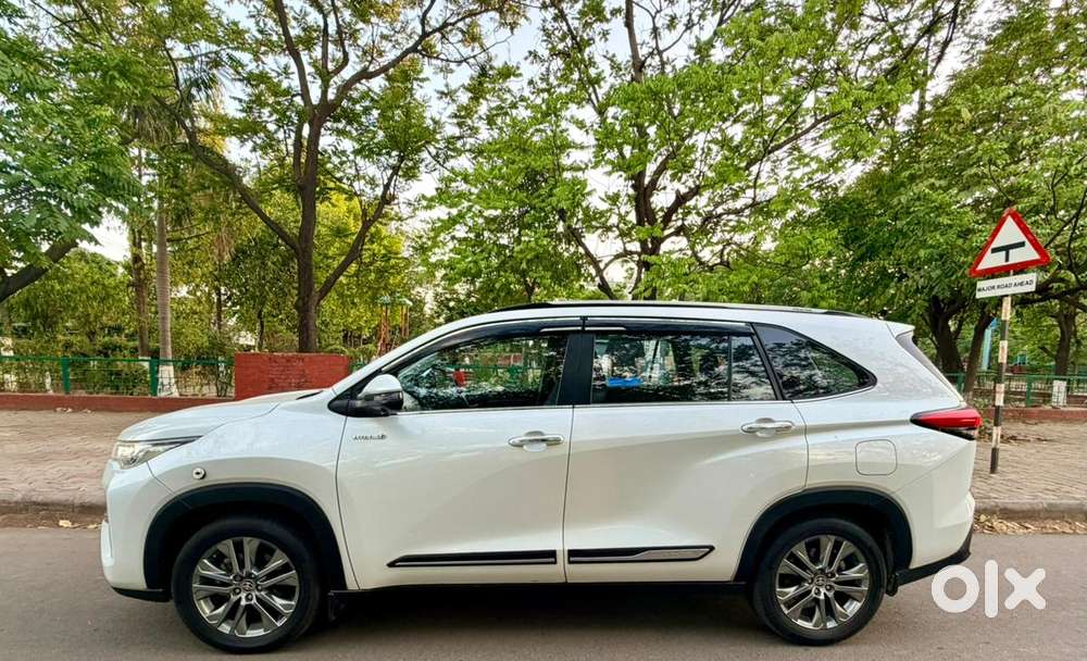 Toyota Innova Hycross 2.0 Zx (o) Hybrid 7 Str, 2024, Petrol