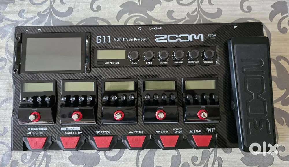 Zoom G11 Guitar processor in superb condition - Musical
