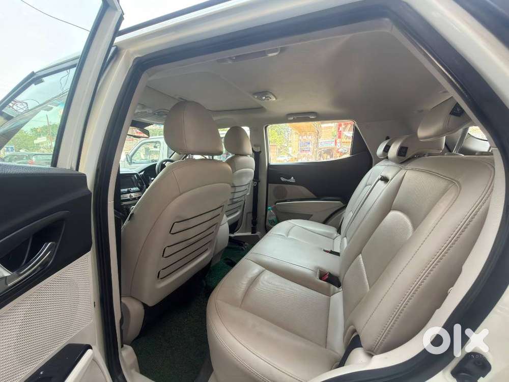 Xuv 300 W8 (o) , Petrol 2022 Model For Sale.