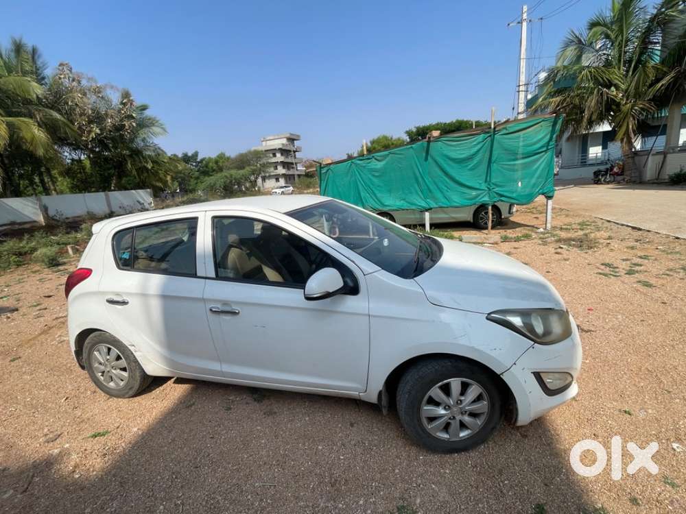 Top Variant , Good Condition, Reverse Camera, Parking Sensors.