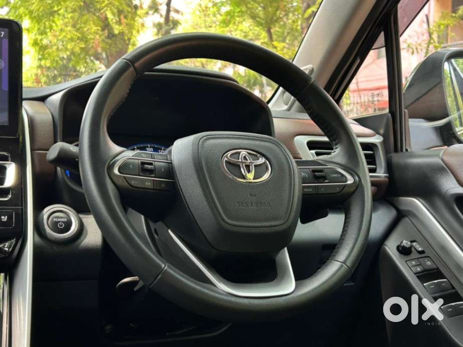 Toyota Innova Hycross 2.0 Zx Hybrid 7 Str, 2024, Petrol