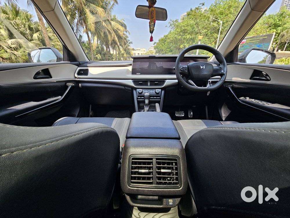 Mahindra Xuv700 2.0 Ax 5 Petrol At Str, 2022, Petrol
