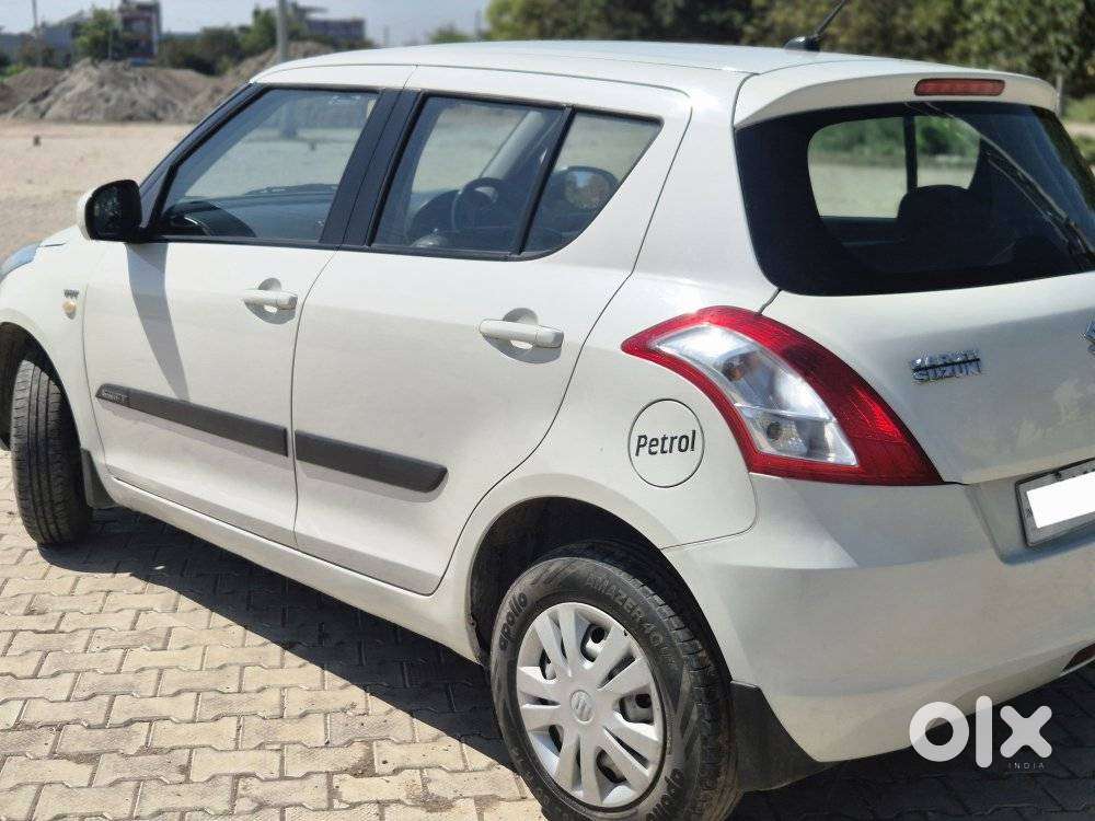 Maruti Suzuki Swift Lxi Optional-o, 2017, Petrol