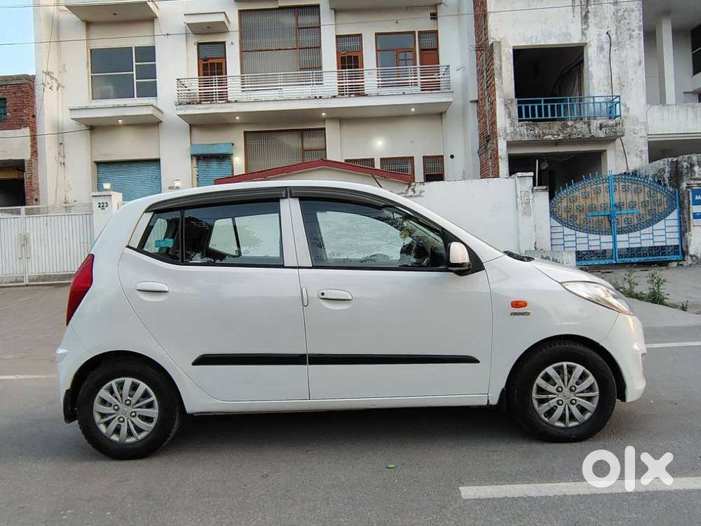 Hyundai I10 Sportz, 2015, Petrol