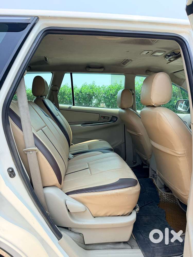 Toyota Innova [2013-2016] 2.5 G4 8 Str, 2014, Diesel