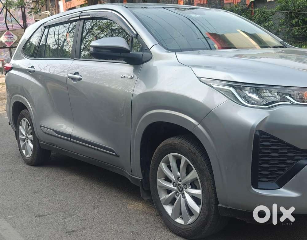 Toyota Innova Hycross 2.0 Vx Hybrid 8 Str, 2025, Petrol