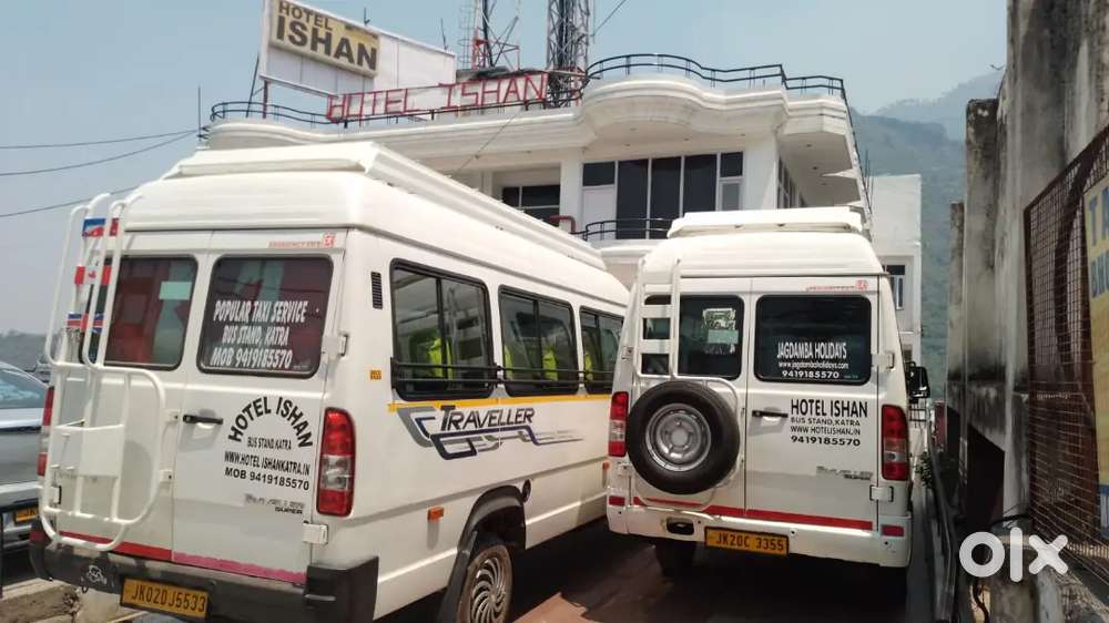 17 Seater Tempo Traveller