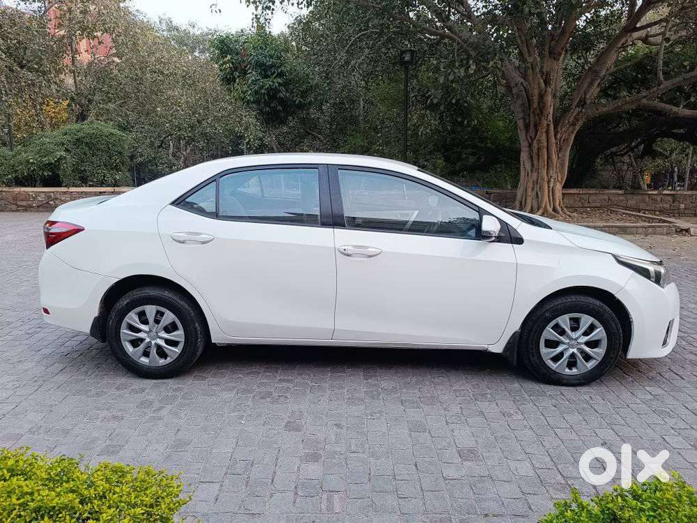 Toyota Corolla Altis 1.8 J, 2015, Petrol