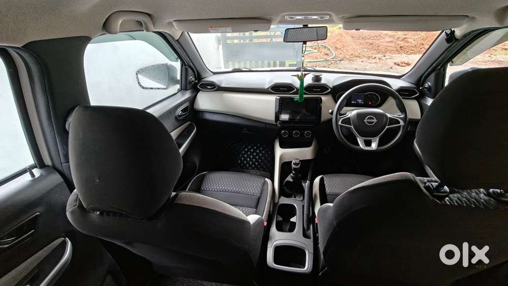 Nissan Magnite Xe 1.0 Petrol (2022) -  Upgraded With Top-end Features
