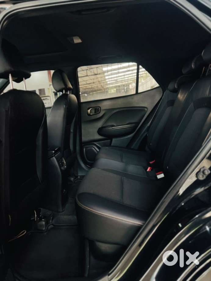 Hyundai Venue Sx(o) 1.0 Turbo Dct Knight Edition, 2023, Petrol