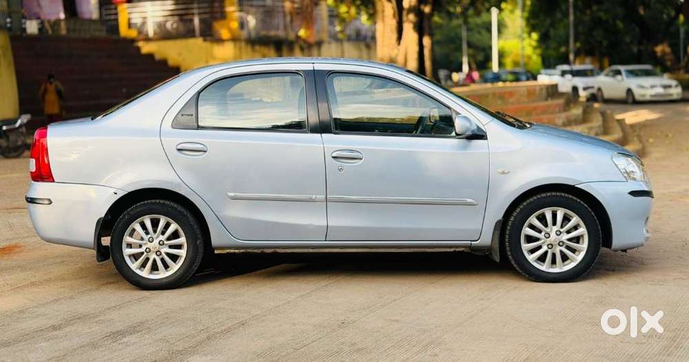 Toyota Etios V, 2012, Petrol