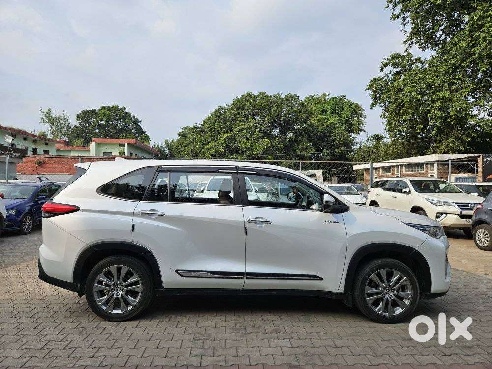 Toyota Innova Hycross 2.0 Zx Hybrid 7 Str, 2024, Petrol