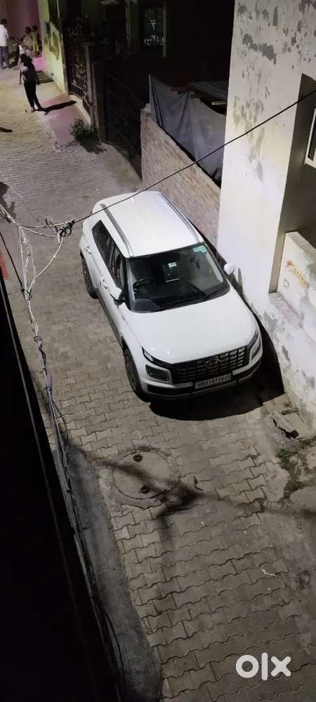 Hyundai Venue 2025 Petrol 21000 Km Driven