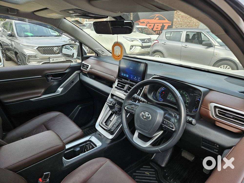 Toyota Innova Hycross 2.0 Zx Hybrid 7 Str, 2024, Petrol