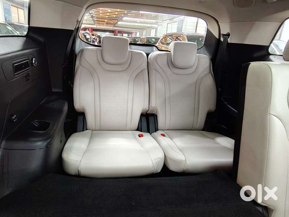 Mahindra Xuv700 2.0 Ax 7 Petrol At Luxury Pack Str, 2021, Petrol