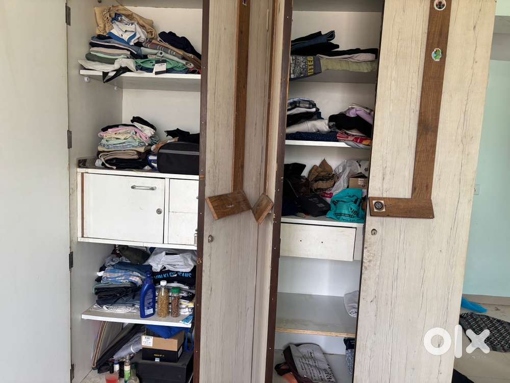 Wood Wardrobe - Buy & Sell Used Furniture in India | OLX