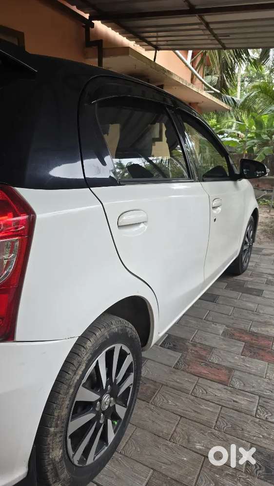 Toyota Etios Dual Tone 2017 Diesel Well Maintained