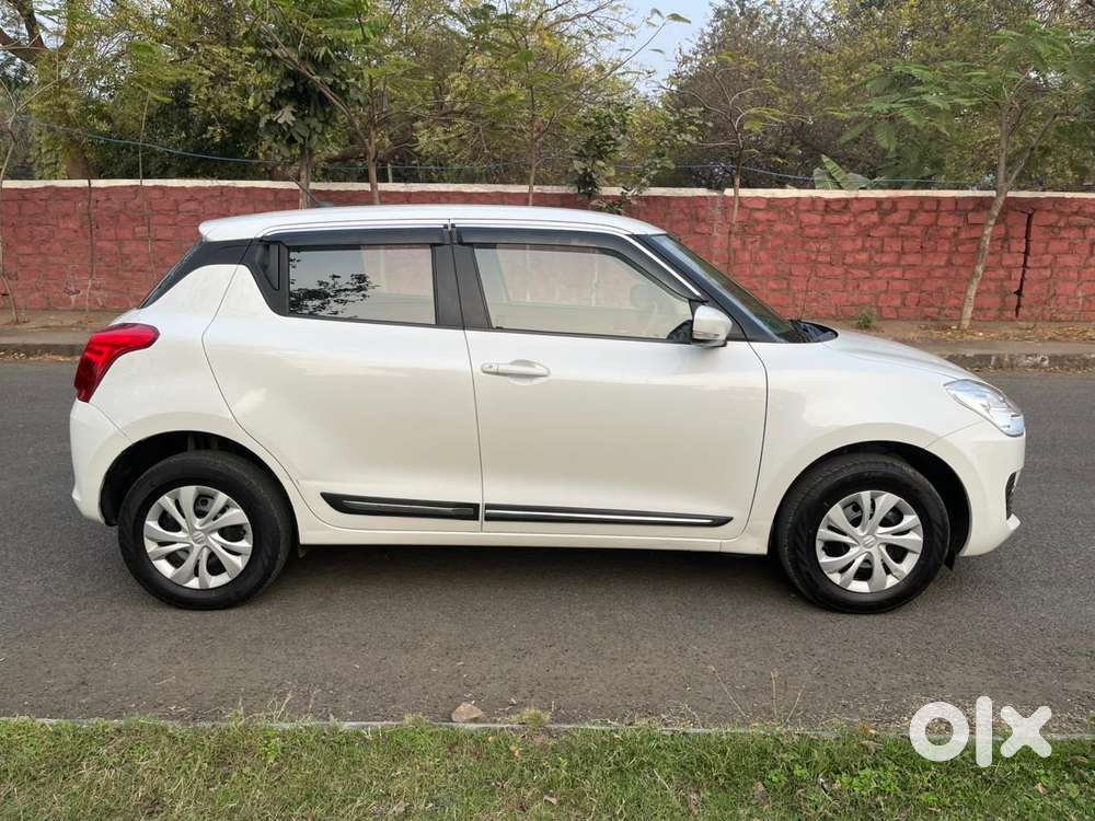 Maruti Suzuki Swift Vxi + Manual, 2023, Petrol