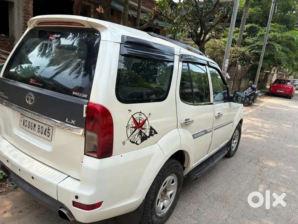 Tata Safari Storme 2013