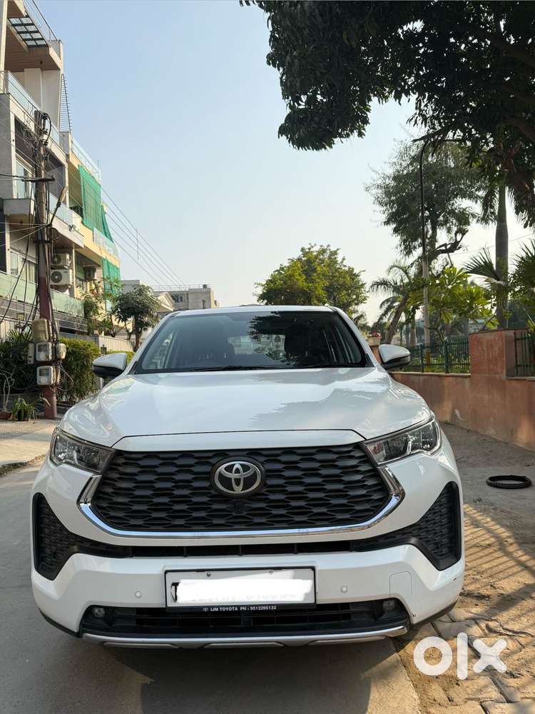 Toyota Innova Hycross 2.0 Vx (o) Hybrid 7 Str, 2025, Petrol