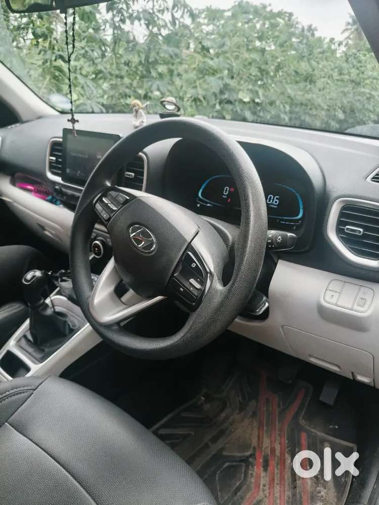 Hyundai Venue 2022 Petrol Well Maintained