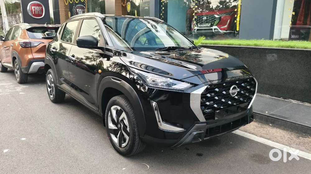 Nissan Magnite1.0 Visa Plus Black  2025 Petrol Well Maintained