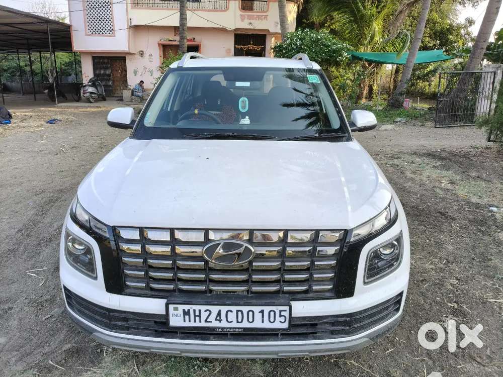 Hyundai Venue 2025 Petrol 15500 Km Driven
