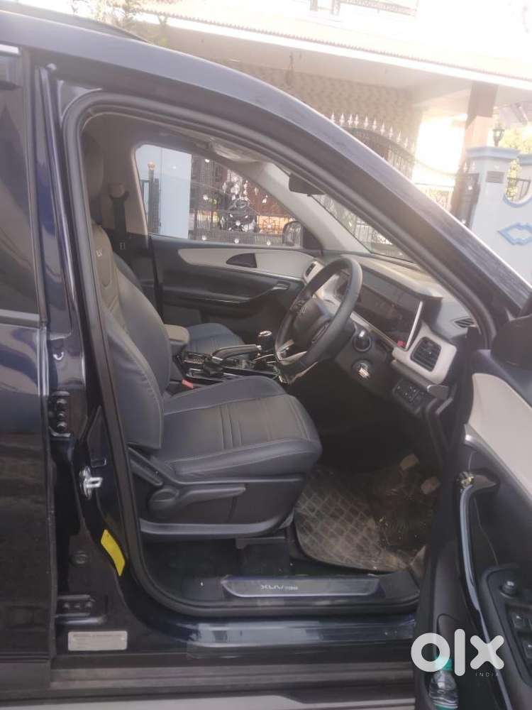 Mahindra Xuv700 Petrol 2022 Ax5 7str