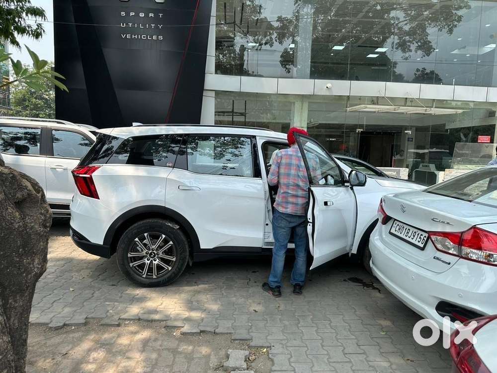 Xuv 700 White Automatic Top Model 7 Seater Luxuary Chandigarh Paid No