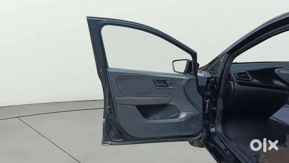 Tata Altroz Xza Plus (s) Dark Edition, 2023, Petrol